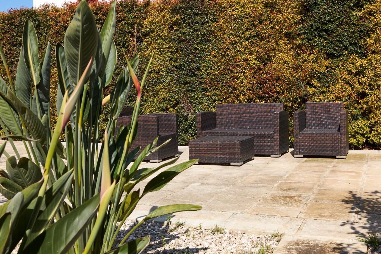 Il Giardino Di Flora Con Piscina Hotel Lecce Kültér fotó