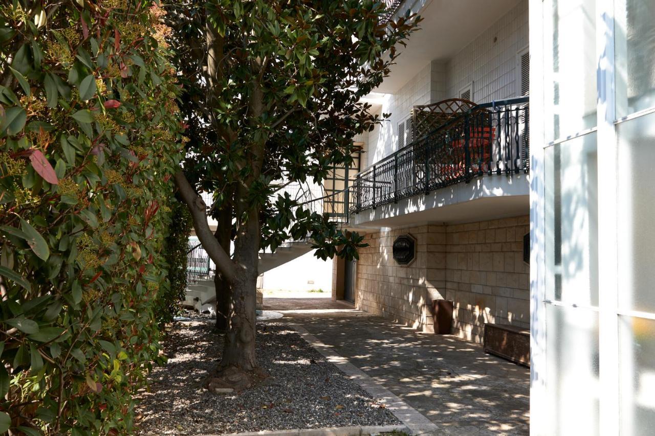 Il Giardino Di Flora Con Piscina Hotel Lecce Kültér fotó