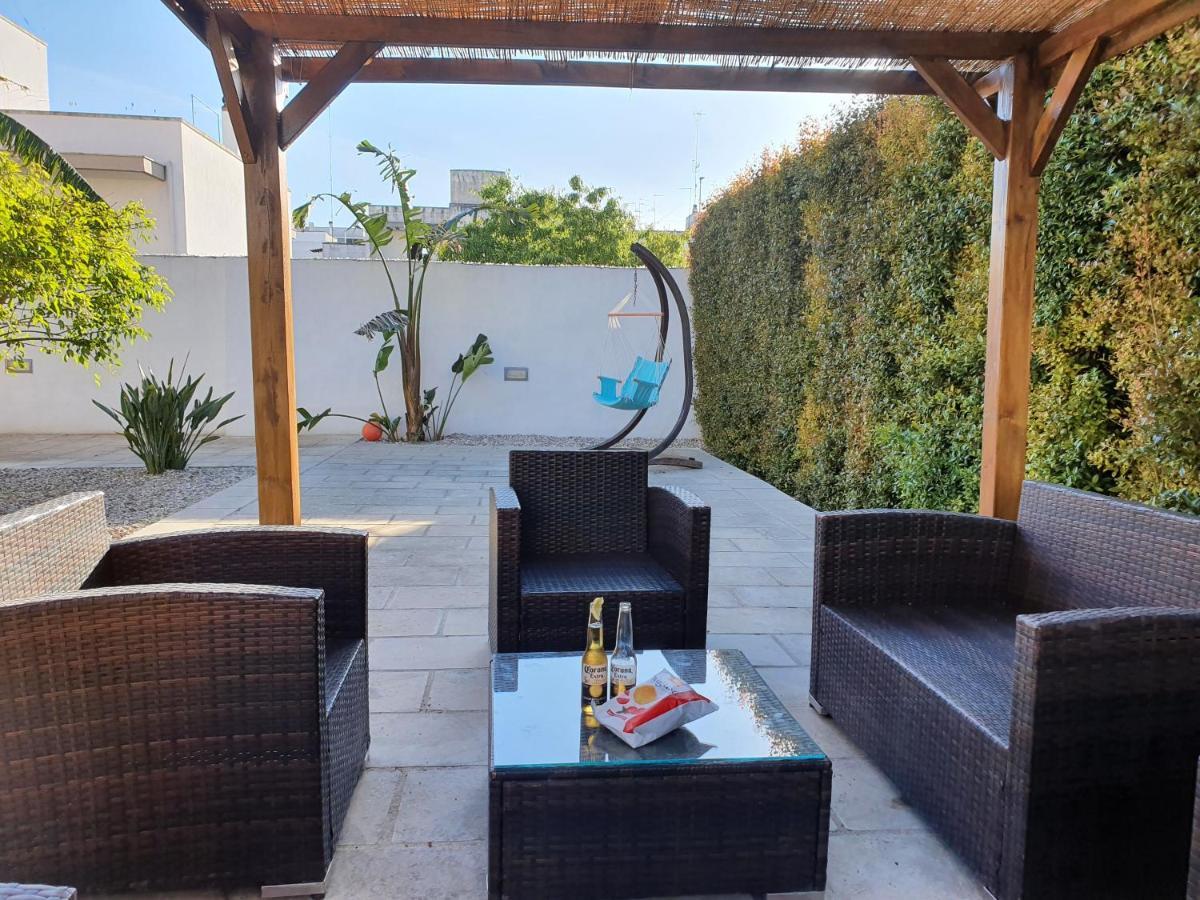 Il Giardino Di Flora Con Piscina Hotel Lecce Kültér fotó