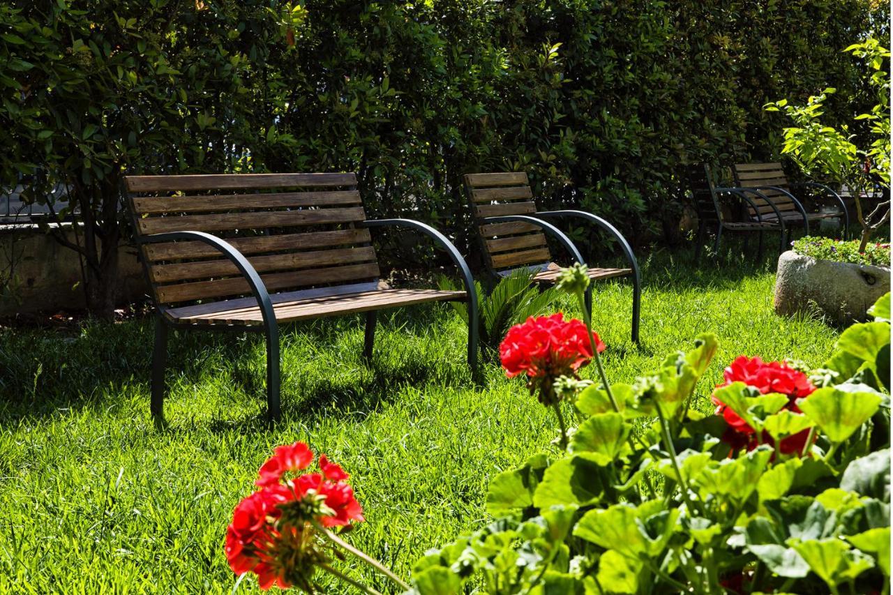 Il Giardino Di Flora Con Piscina Hotel Lecce Kültér fotó