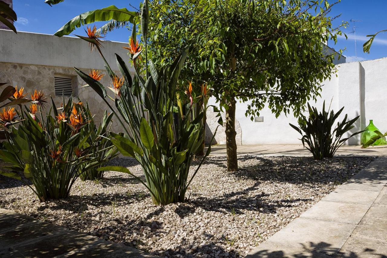Il Giardino Di Flora Con Piscina Hotel Lecce Kültér fotó